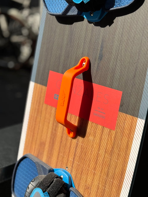 photo de poignée de kitesurf orange  imprimée en 3D
